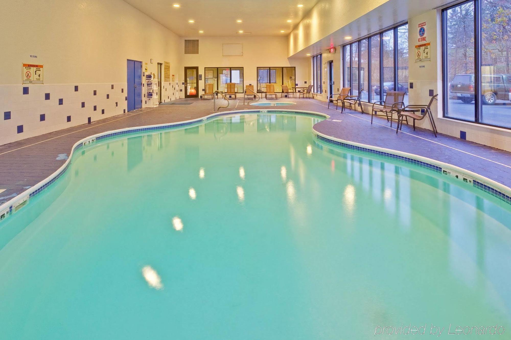 Holiday Inn Express Winfield - Teays Valley Hurricane Съоръжения снимка